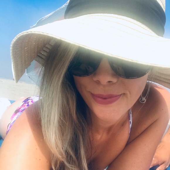 Meet Your Posher - Picture 3 of 4